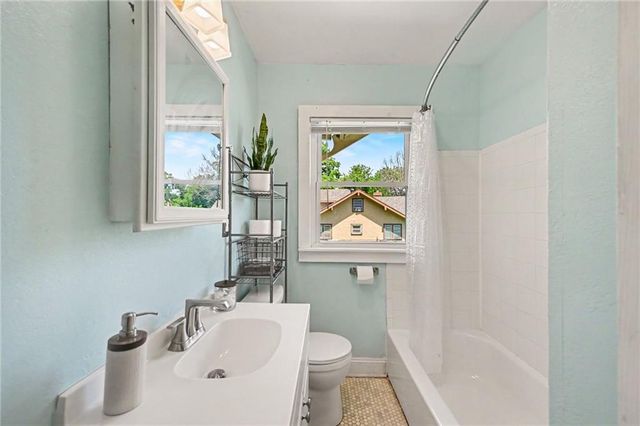 5130 Brookwood Avenue, Kansas City, MO 64110