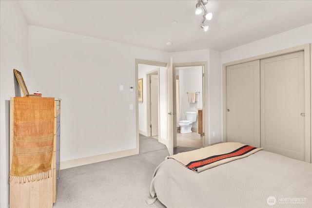470 N 130th Street, Seattle, WA 98133
