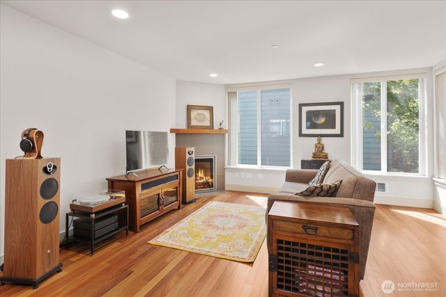 470 N 130th Street, Seattle, WA 98133