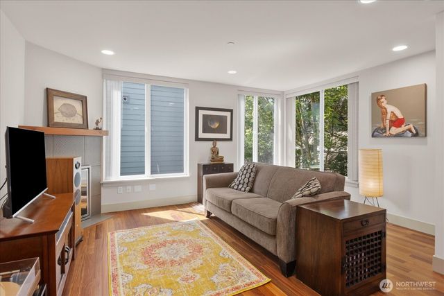 470 N 130th Street, Seattle, WA 98133