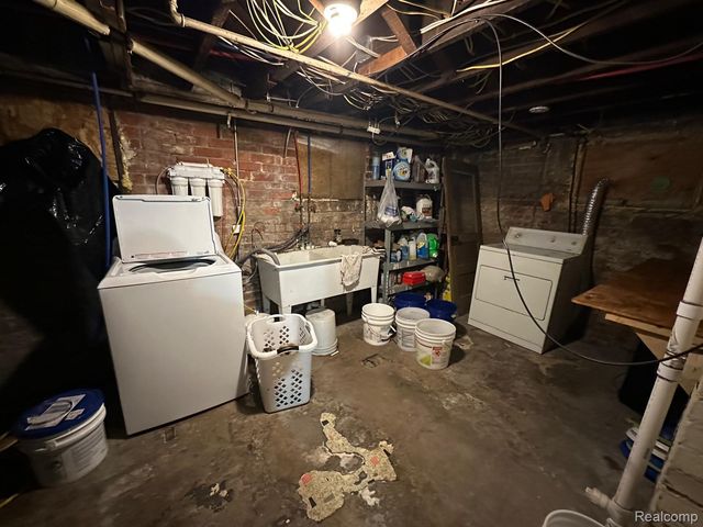 677 Atkinson Street, Detroit, MI 48202