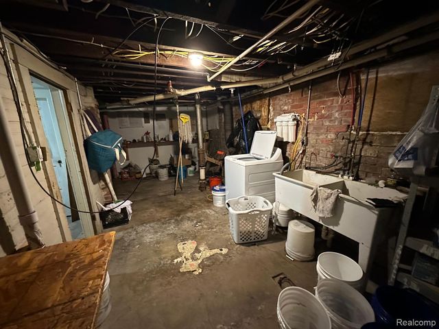 677 Atkinson Street, Detroit, MI 48202