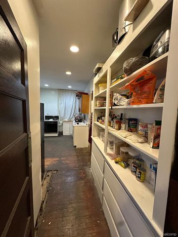 677 Atkinson Street, Detroit, MI 48202