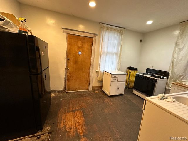 677 Atkinson Street, Detroit, MI 48202