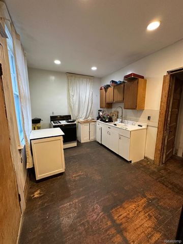 677 Atkinson Street, Detroit, MI 48202