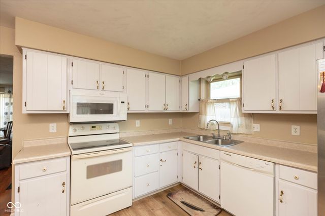 709 Summitcrest Drive, Indianapolis, IN 46241