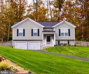 8 HOWARD CIR, Fredericksburg, VA 22405