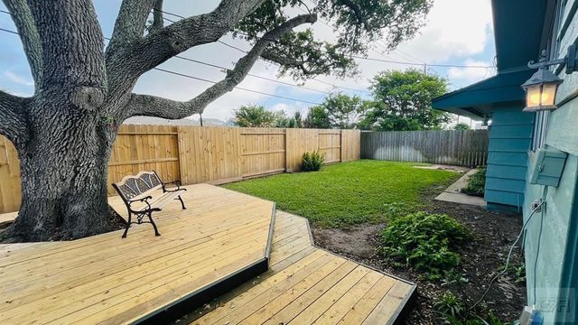 6514 Golf Crest Drive, Galveston, TX 77551