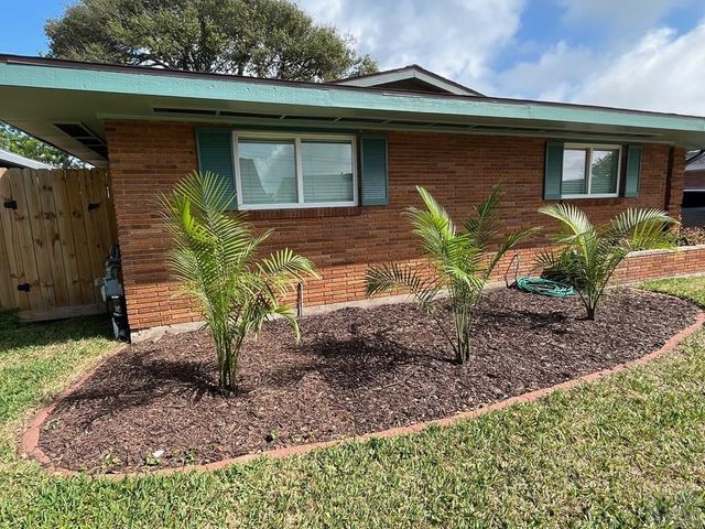 6514 Golf Crest Drive, Galveston, TX 77551