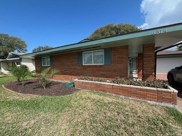 6514 Golf Crest Drive, Galveston, TX 77551