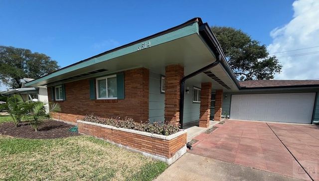 6514 Golf Crest Drive, Galveston, TX 77551