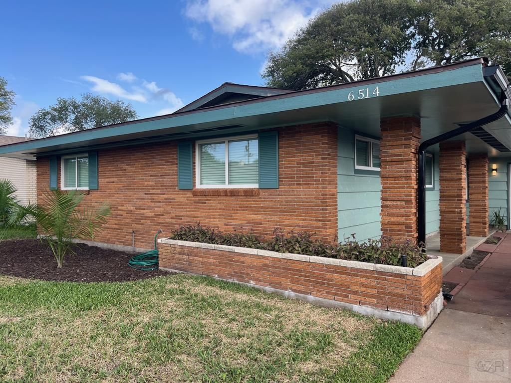 6514 Golf Crest Drive, Galveston, TX 77551