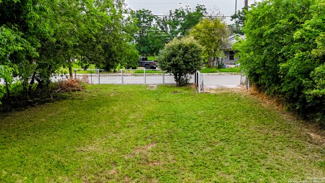 445 Furnish Ave, San Antonio, TX 78204