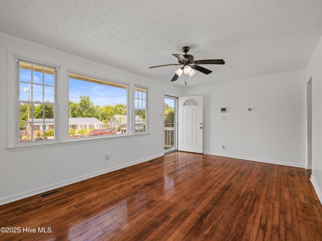107 Tower Drive, Jacksonville, NC 28546
