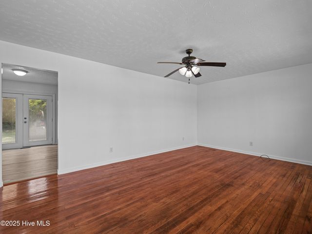 107 Tower Drive, Jacksonville, NC 28546