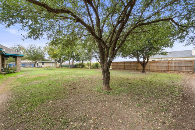 107 Frederick LN, Thorndale, TX 76577