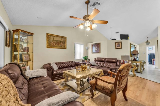 143 W Tara Lakes Dr Drive W, Boynton Beach, FL 33436