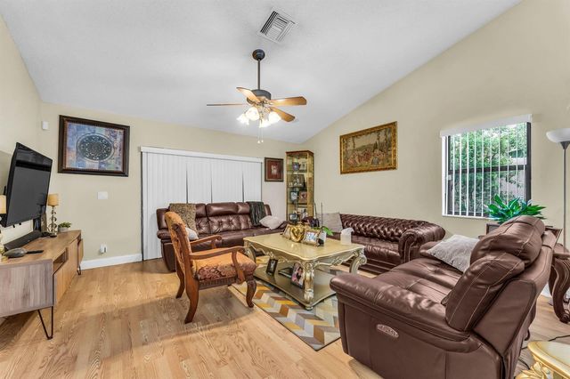 143 W Tara Lakes Dr Drive W, Boynton Beach, FL 33436