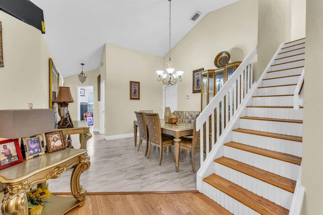 143 W Tara Lakes Dr Drive W, Boynton Beach, FL 33436