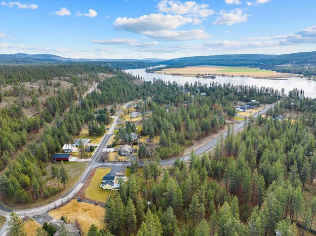 6555 Kate Dr Dr, Nine Mile Falls, WA 99026