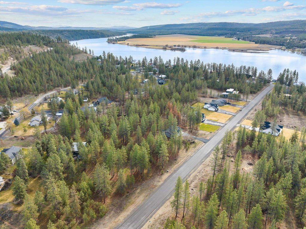 6555 Kate Dr Dr, Nine Mile Falls, WA 99026