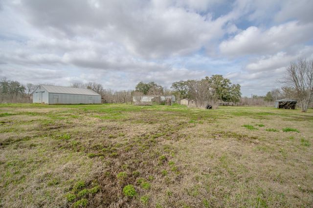 2801 County Road 444, Angleton, TX 77515