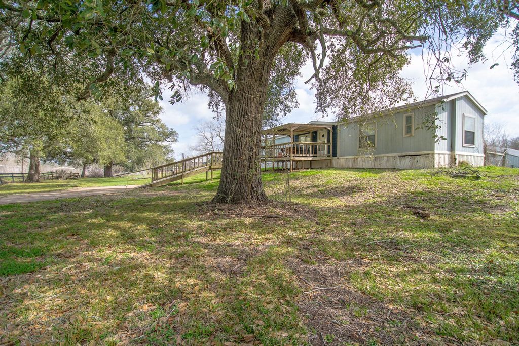 2801 County Road 444, Angleton, TX 77515