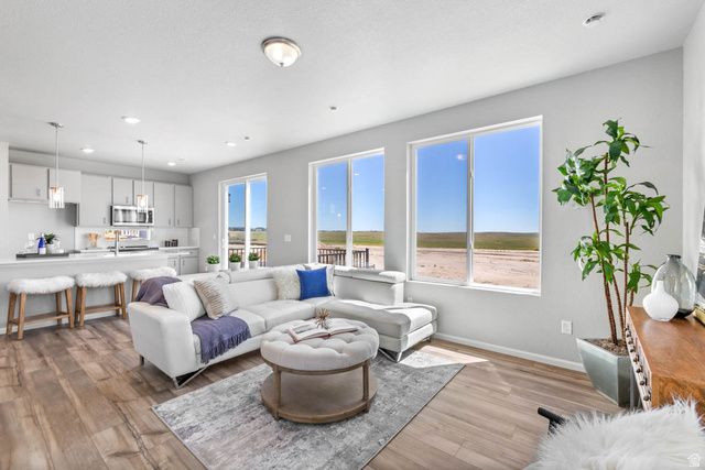 351 E HALLS CREEK RD, Saratoga Springs, UT 84045