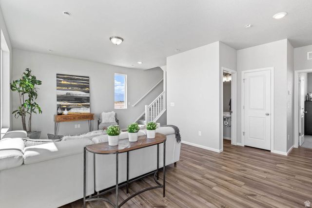 351 E HALLS CREEK RD, Saratoga Springs, UT 84045