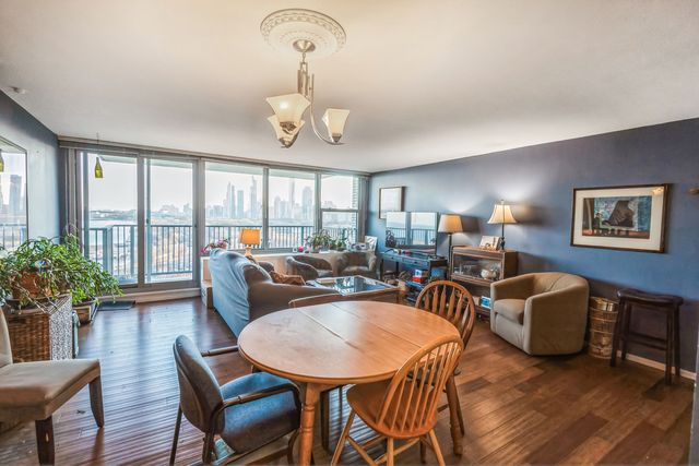 400 E Randolph Street 1515, Chicago, IL 60601