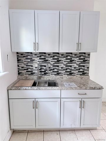 2240 Taylor Street, Detroit, MI 48206