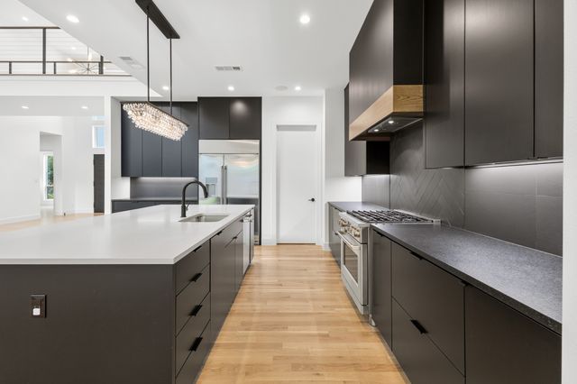 9816 Mixon Drive, Dallas, TX 75220