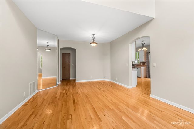 209 Grays Drive 209, Oswego, IL 60543