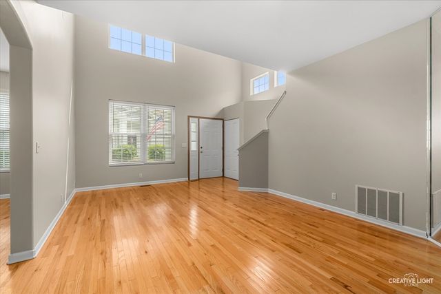 209 Grays Drive 209, Oswego, IL 60543