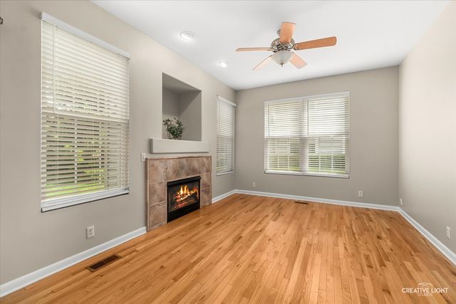 209 Grays Drive 209, Oswego, IL 60543