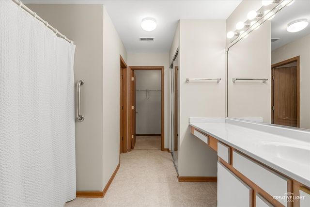 209 Grays Drive 209, Oswego, IL 60543