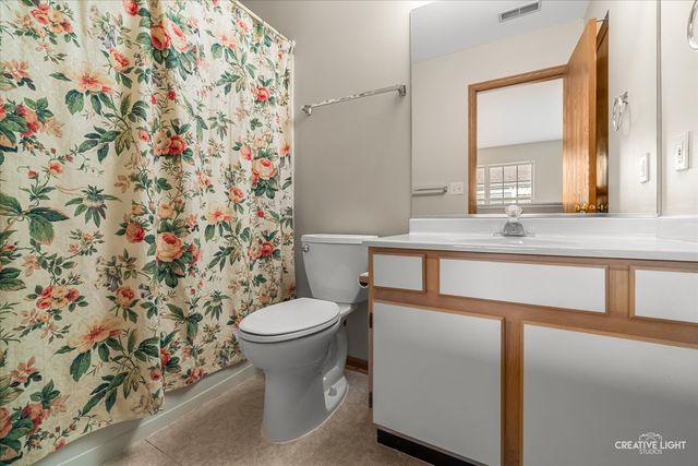 209 Grays Drive 209, Oswego, IL 60543