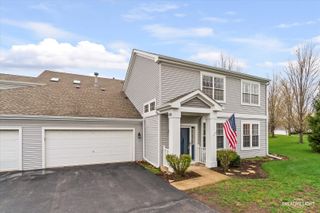 209 Grays Drive 209, Oswego, IL 60543