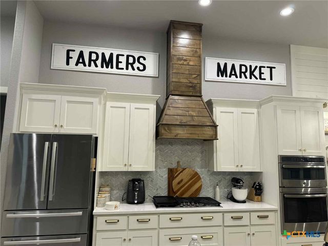 8201 Collins Creek Drive, Salado, TX 76571
