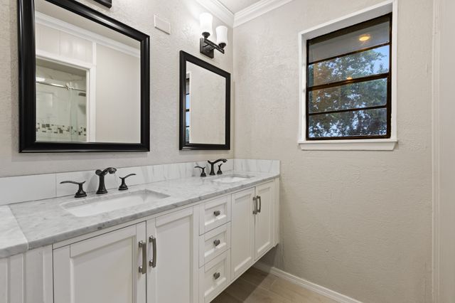 713 W Rosemary Street, Quinlan, TX 75474