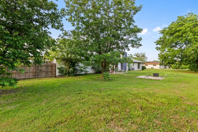 713 W Rosemary Street, Quinlan, TX 75474