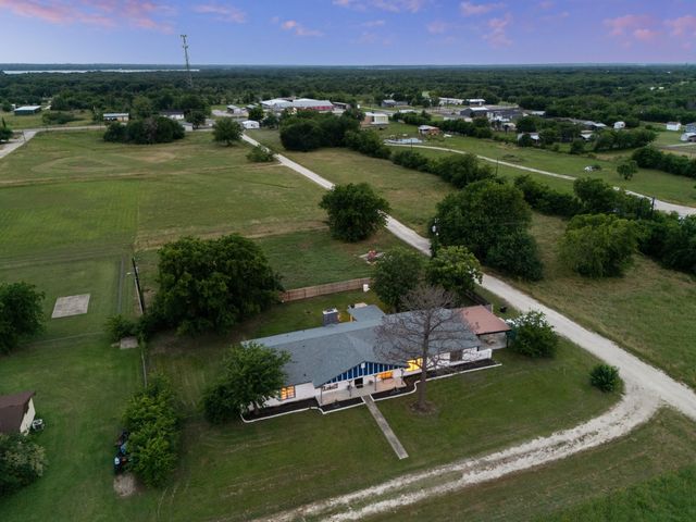 713 W Rosemary Street, Quinlan, TX 75474