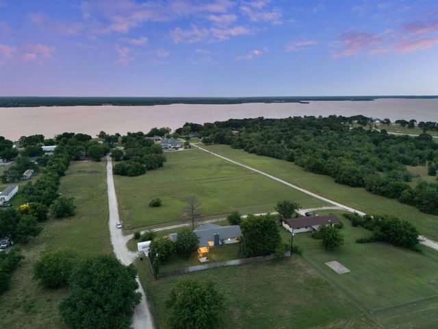 713 W Rosemary Street, Quinlan, TX 75474