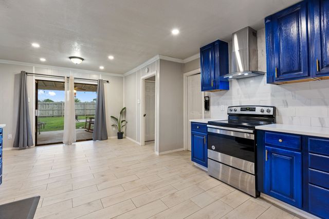 713 W Rosemary Street, Quinlan, TX 75474