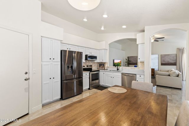 652 S BAHAMA Drive, Gilbert, AZ 85296