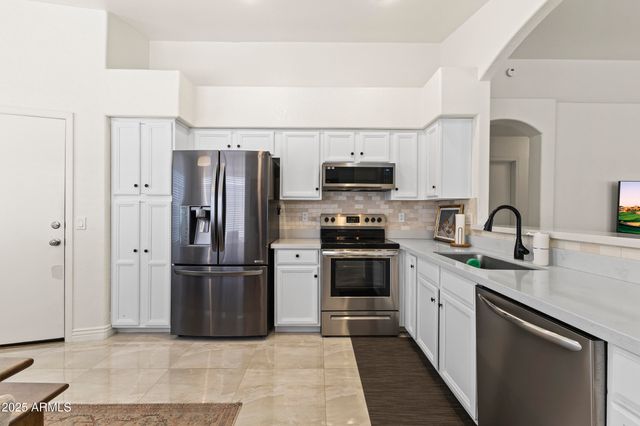 652 S BAHAMA Drive, Gilbert, AZ 85296