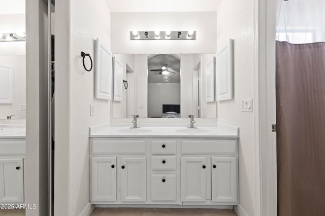 652 S BAHAMA Drive, Gilbert, AZ 85296