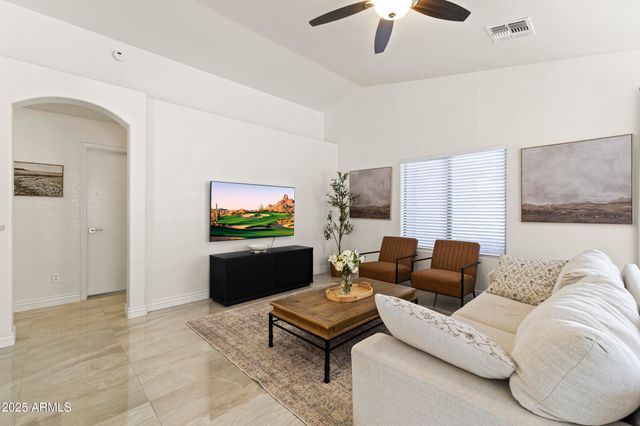 652 S BAHAMA Drive, Gilbert, AZ 85296