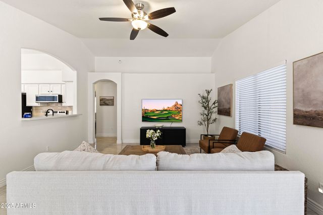 652 S BAHAMA Drive, Gilbert, AZ 85296