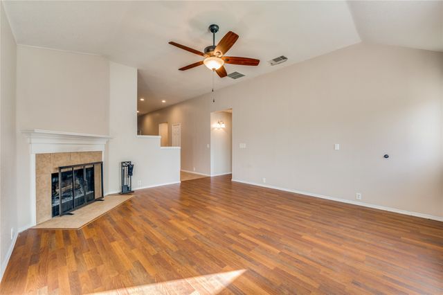 8628 Tumbleweed Drive, Cross Roads, TX 76227